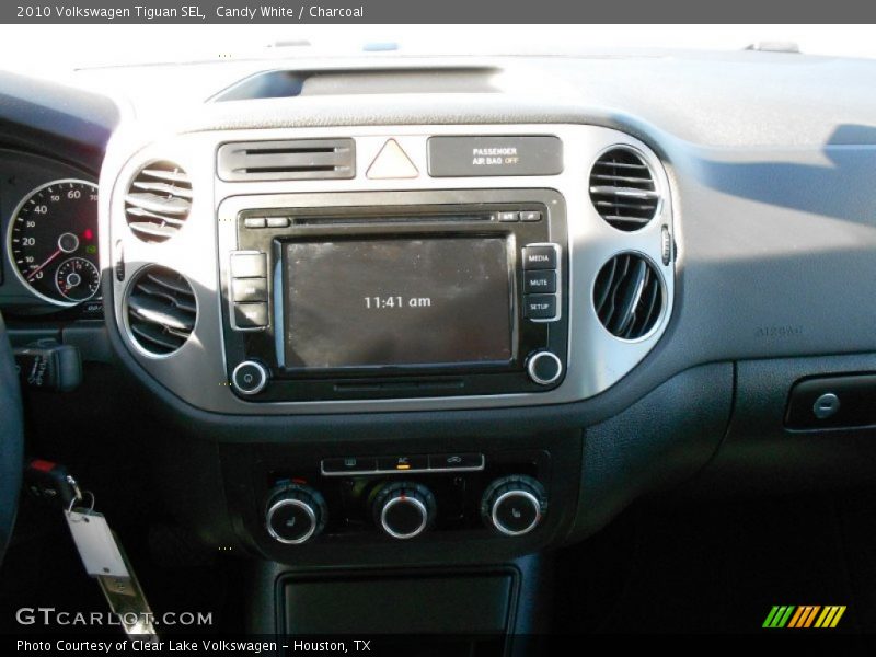 Candy White / Charcoal 2010 Volkswagen Tiguan SEL