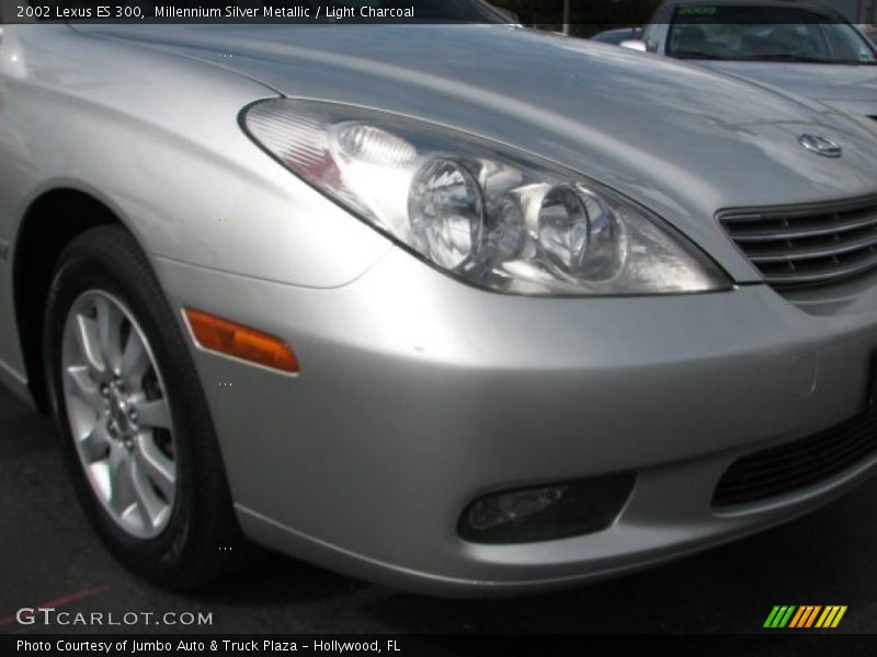 Millennium Silver Metallic / Light Charcoal 2002 Lexus ES 300