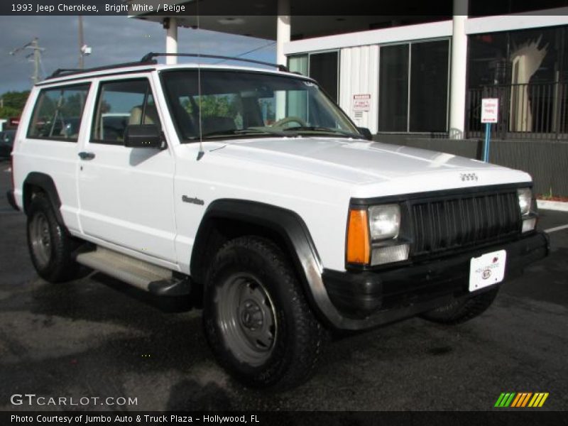 Bright White / Beige 1993 Jeep Cherokee