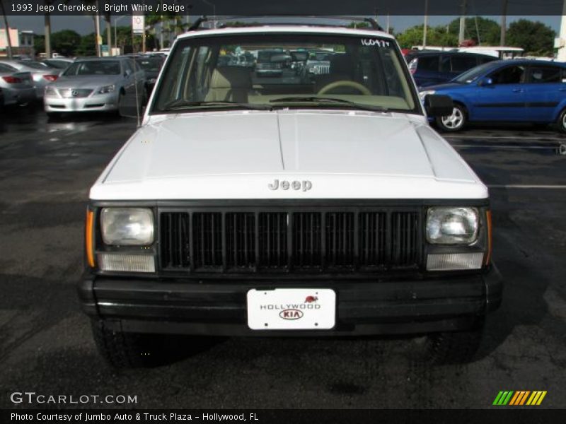Bright White / Beige 1993 Jeep Cherokee