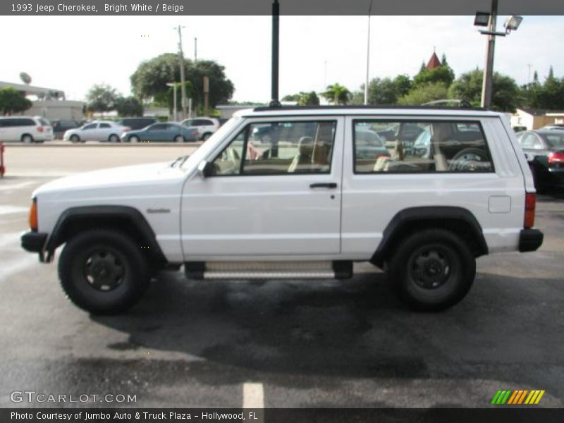 Bright White / Beige 1993 Jeep Cherokee