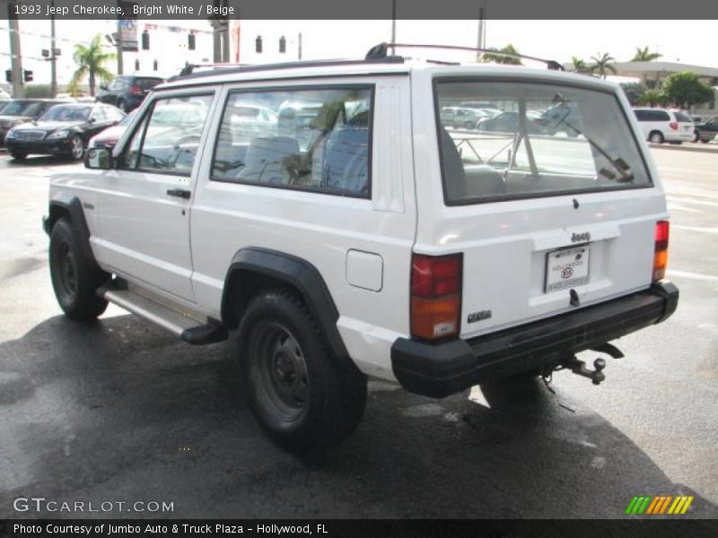 Bright White / Beige 1993 Jeep Cherokee