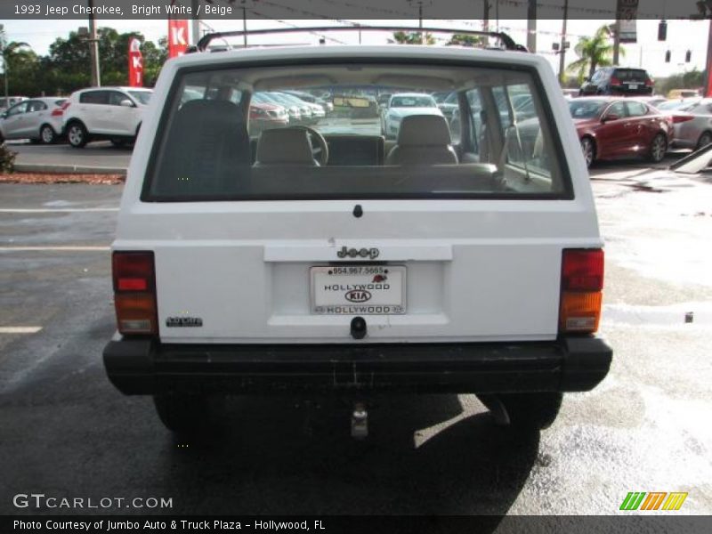 Bright White / Beige 1993 Jeep Cherokee