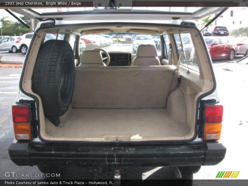 Bright White / Beige 1993 Jeep Cherokee