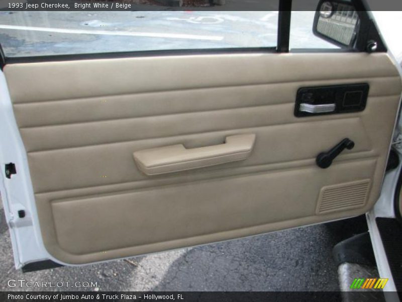 Bright White / Beige 1993 Jeep Cherokee