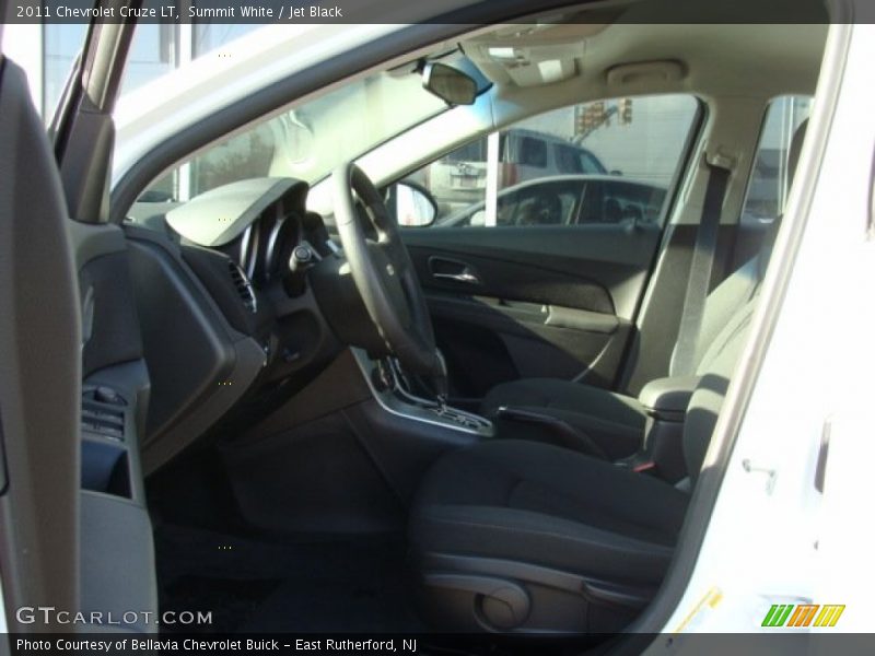 Summit White / Jet Black 2011 Chevrolet Cruze LT