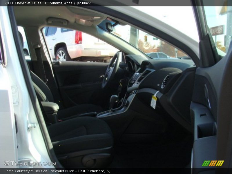 Summit White / Jet Black 2011 Chevrolet Cruze LT
