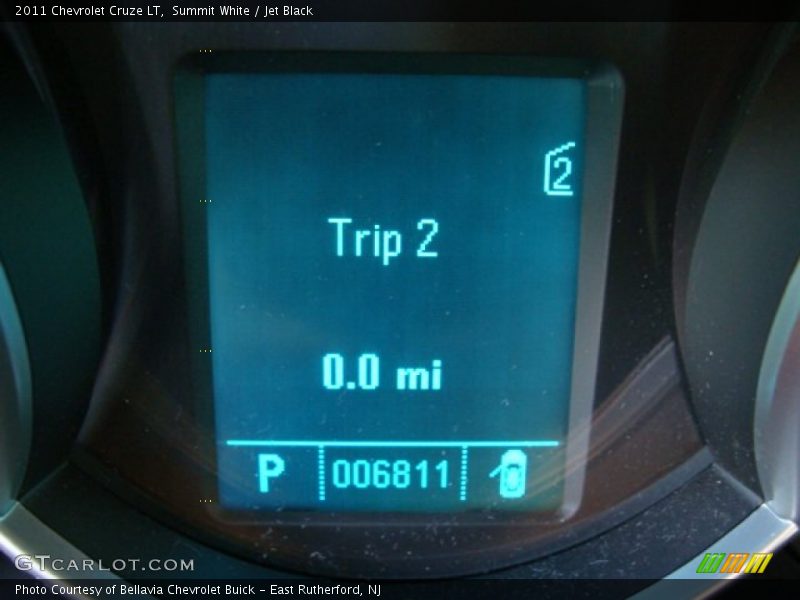 Summit White / Jet Black 2011 Chevrolet Cruze LT