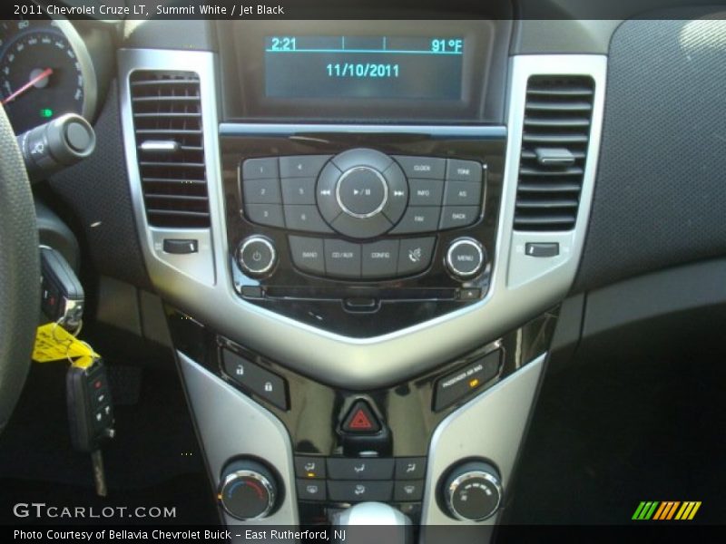 Summit White / Jet Black 2011 Chevrolet Cruze LT