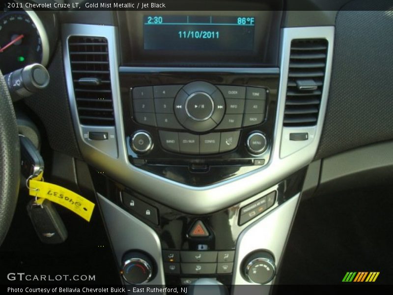 Gold Mist Metallic / Jet Black 2011 Chevrolet Cruze LT