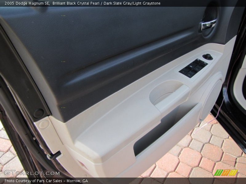 Brilliant Black Crystal Pearl / Dark Slate Gray/Light Graystone 2005 Dodge Magnum SE