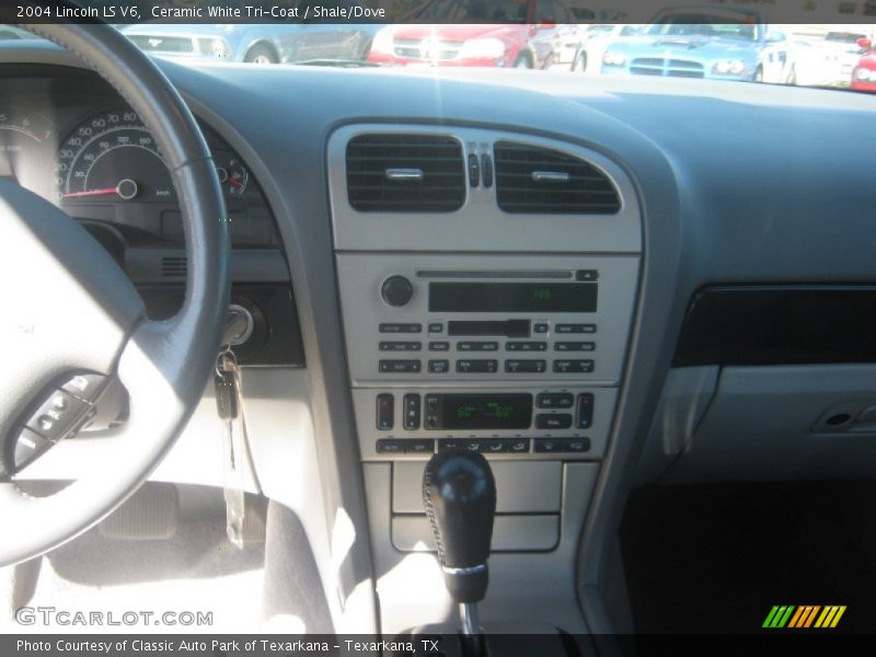 Ceramic White Tri-Coat / Shale/Dove 2004 Lincoln LS V6