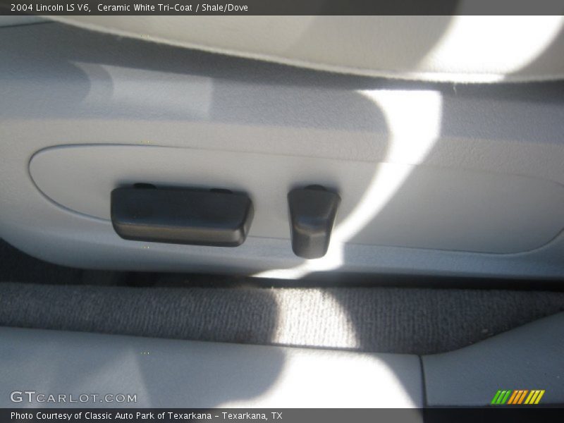 Ceramic White Tri-Coat / Shale/Dove 2004 Lincoln LS V6