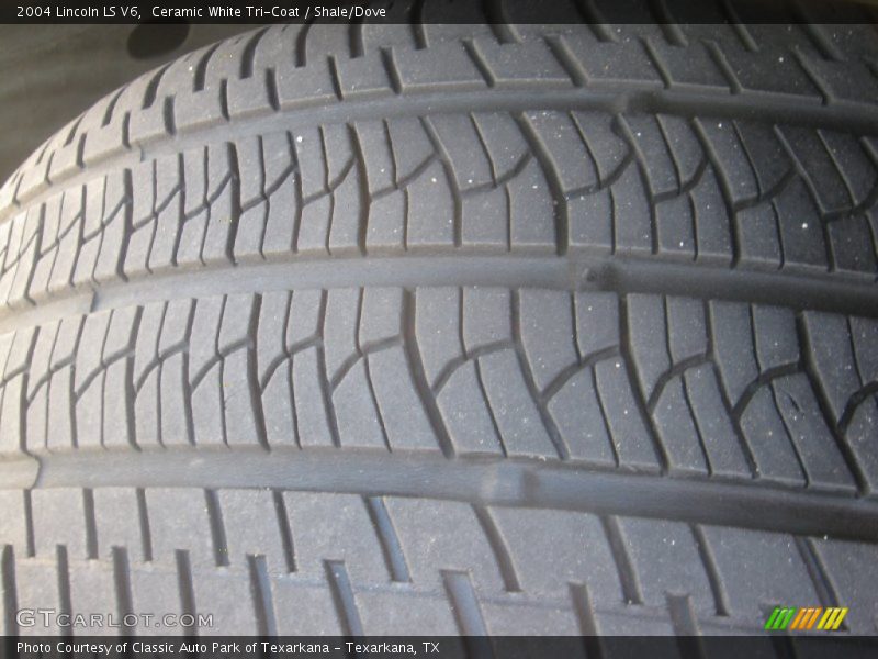 Ceramic White Tri-Coat / Shale/Dove 2004 Lincoln LS V6