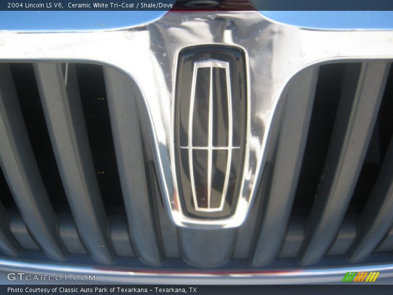 Ceramic White Tri-Coat / Shale/Dove 2004 Lincoln LS V6