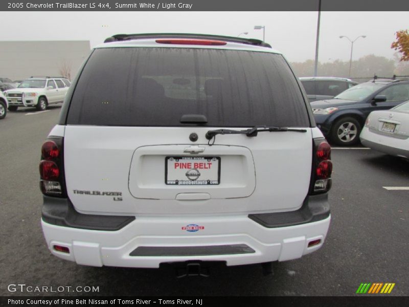 Summit White / Light Gray 2005 Chevrolet TrailBlazer LS 4x4