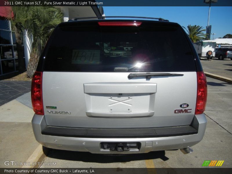 Pure Silver Metallic / Light Titanium 2011 GMC Yukon SLT