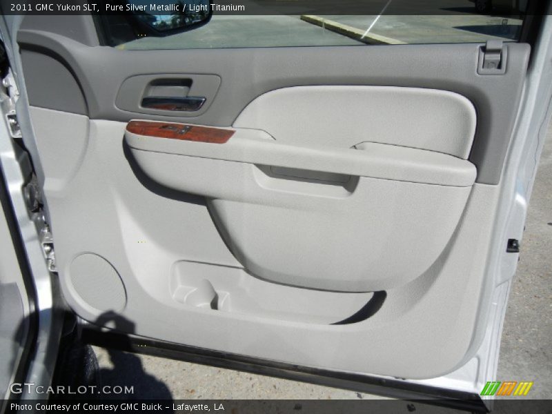 Pure Silver Metallic / Light Titanium 2011 GMC Yukon SLT