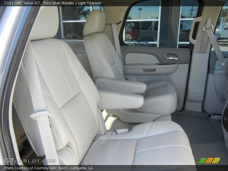Pure Silver Metallic / Light Titanium 2011 GMC Yukon SLT