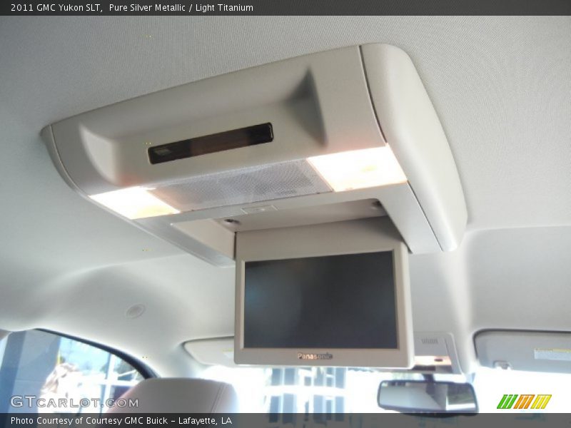 Pure Silver Metallic / Light Titanium 2011 GMC Yukon SLT