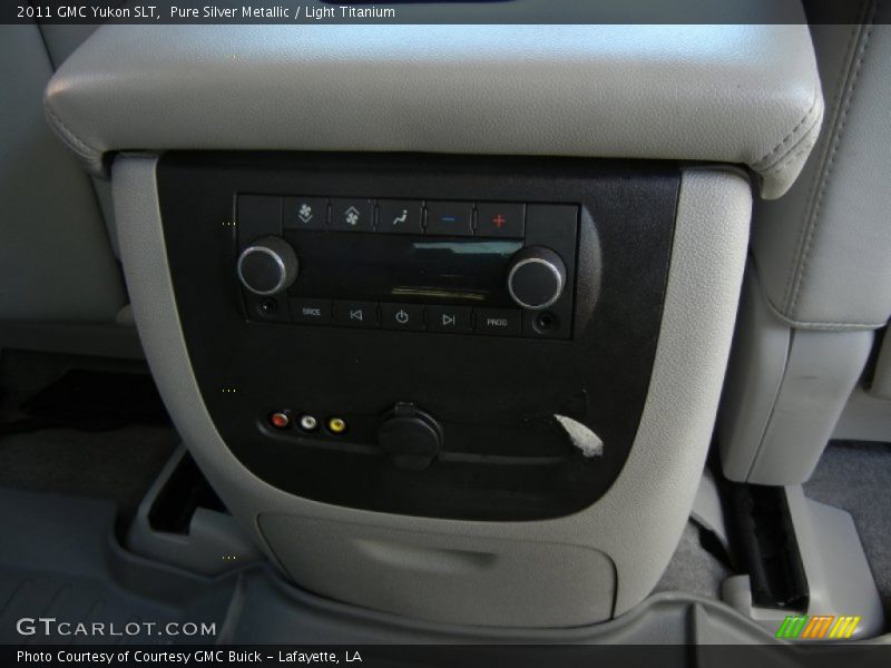 Pure Silver Metallic / Light Titanium 2011 GMC Yukon SLT