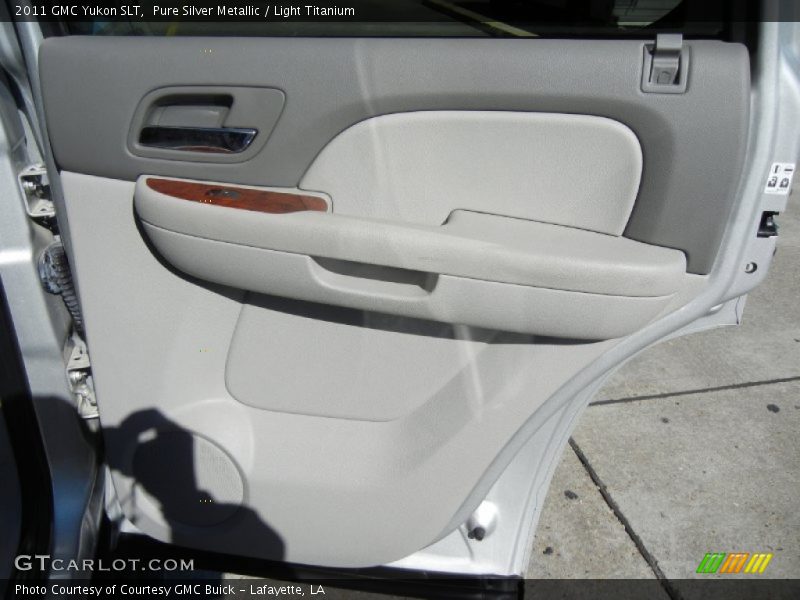 Pure Silver Metallic / Light Titanium 2011 GMC Yukon SLT