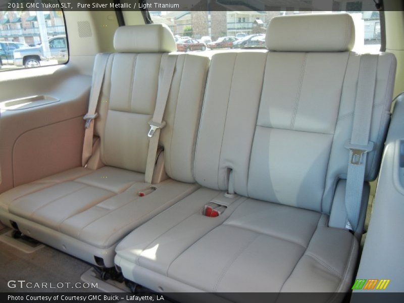 Pure Silver Metallic / Light Titanium 2011 GMC Yukon SLT