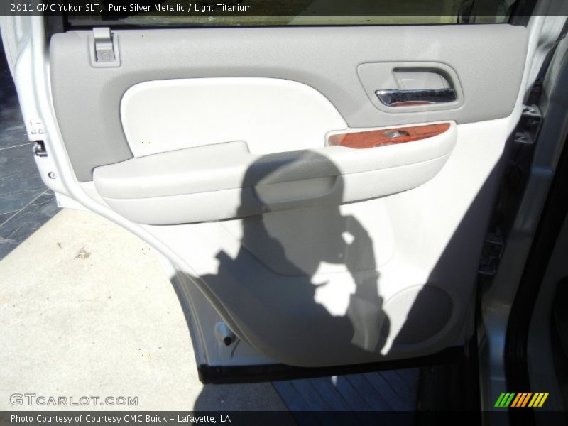 Pure Silver Metallic / Light Titanium 2011 GMC Yukon SLT