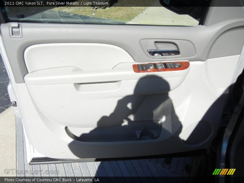 Pure Silver Metallic / Light Titanium 2011 GMC Yukon SLT