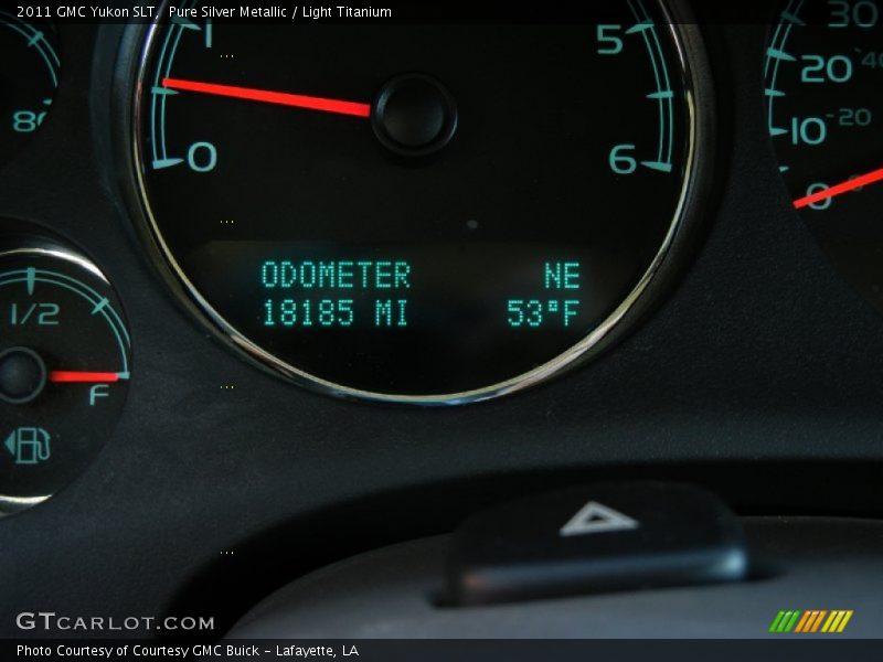 Pure Silver Metallic / Light Titanium 2011 GMC Yukon SLT