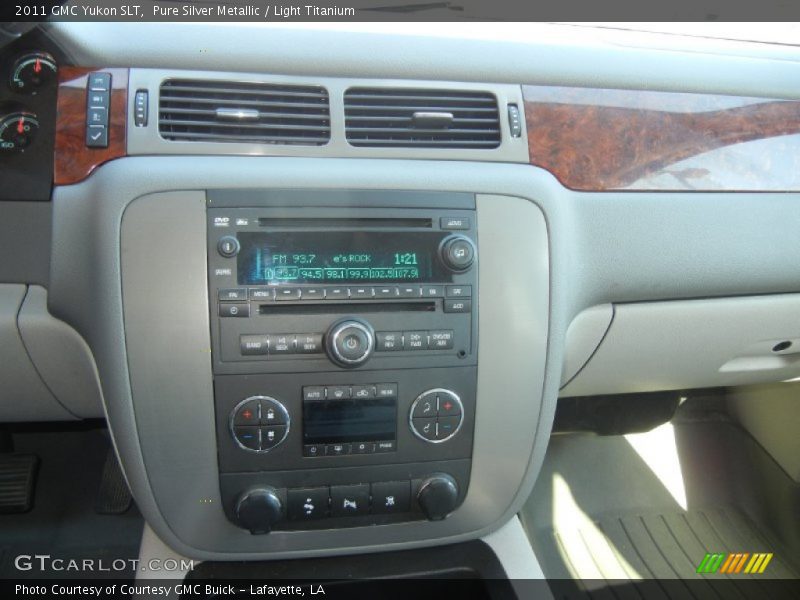 Pure Silver Metallic / Light Titanium 2011 GMC Yukon SLT