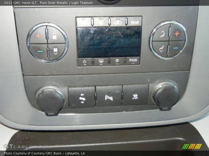 Pure Silver Metallic / Light Titanium 2011 GMC Yukon SLT