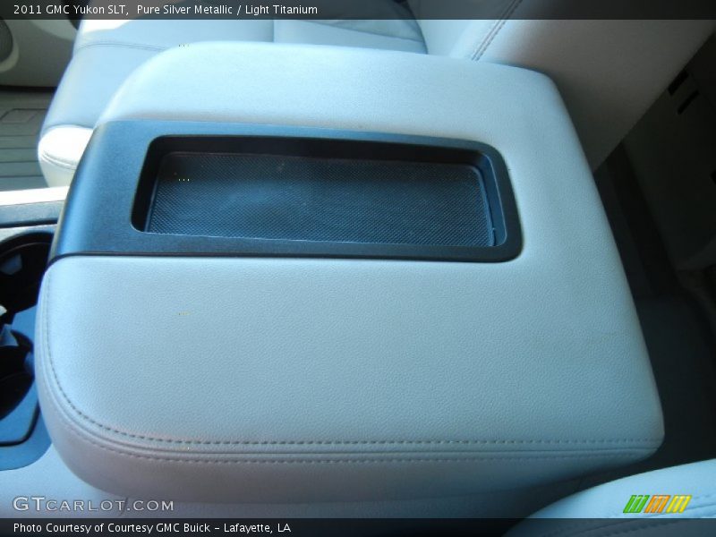 Pure Silver Metallic / Light Titanium 2011 GMC Yukon SLT