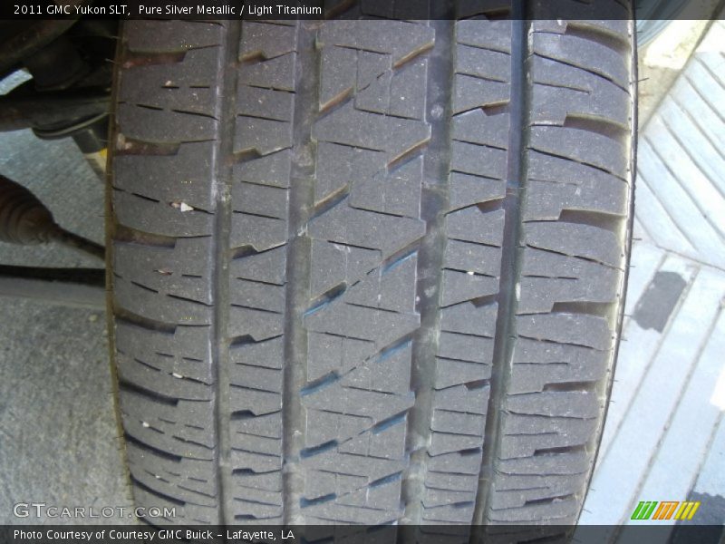 Pure Silver Metallic / Light Titanium 2011 GMC Yukon SLT