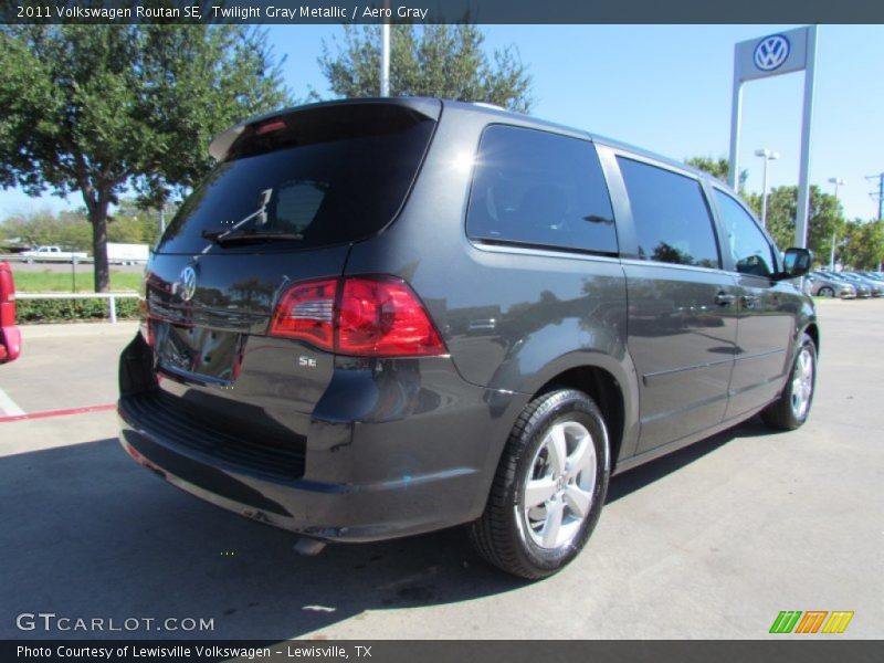 Twilight Gray Metallic / Aero Gray 2011 Volkswagen Routan SE