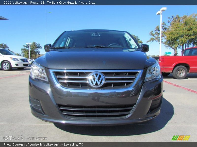 Twilight Gray Metallic / Aero Gray 2011 Volkswagen Routan SE