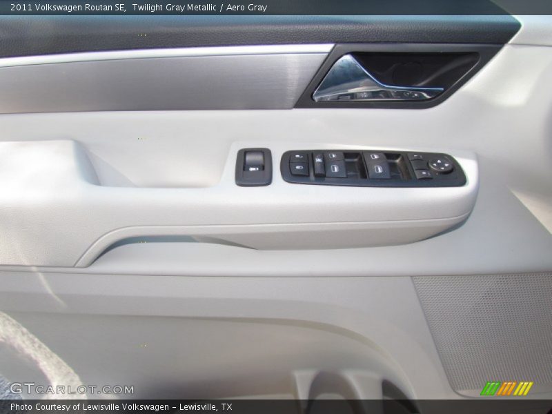 Twilight Gray Metallic / Aero Gray 2011 Volkswagen Routan SE