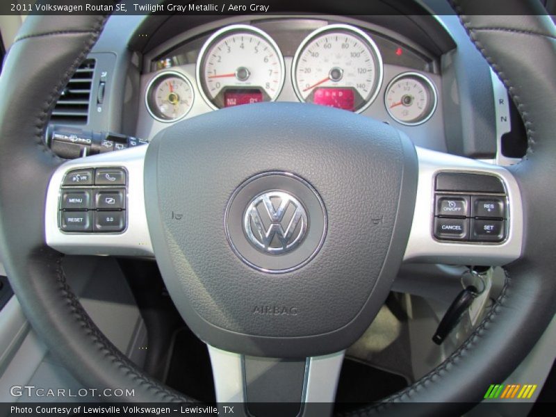 Twilight Gray Metallic / Aero Gray 2011 Volkswagen Routan SE