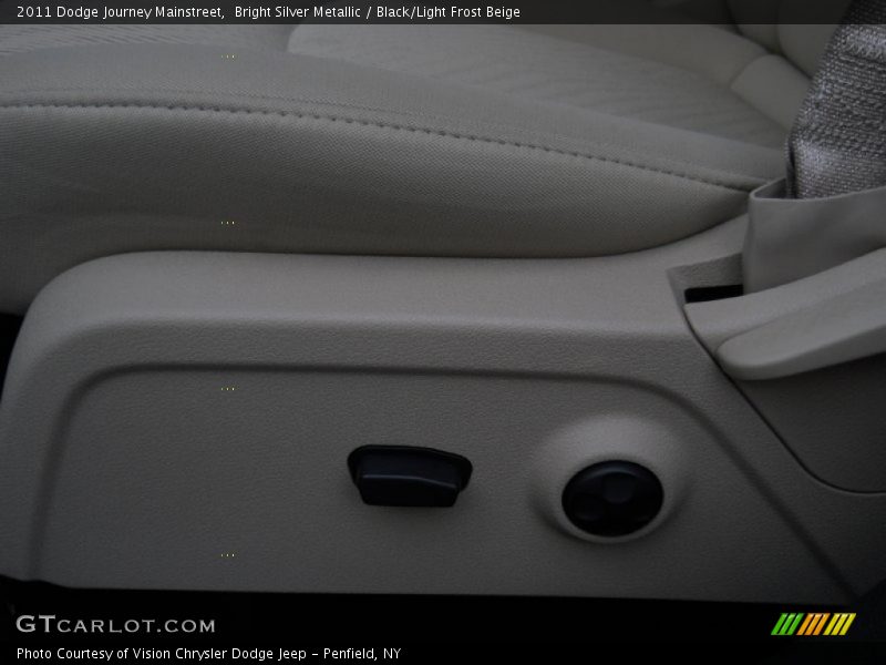Bright Silver Metallic / Black/Light Frost Beige 2011 Dodge Journey Mainstreet