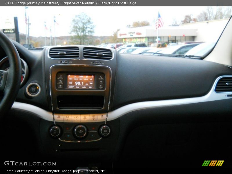 Bright Silver Metallic / Black/Light Frost Beige 2011 Dodge Journey Mainstreet