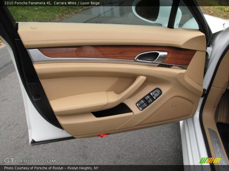 Door Panel of 2010 Panamera 4S