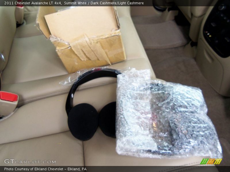 Summit White / Dark Cashmere/Light Cashmere 2011 Chevrolet Avalanche LT 4x4