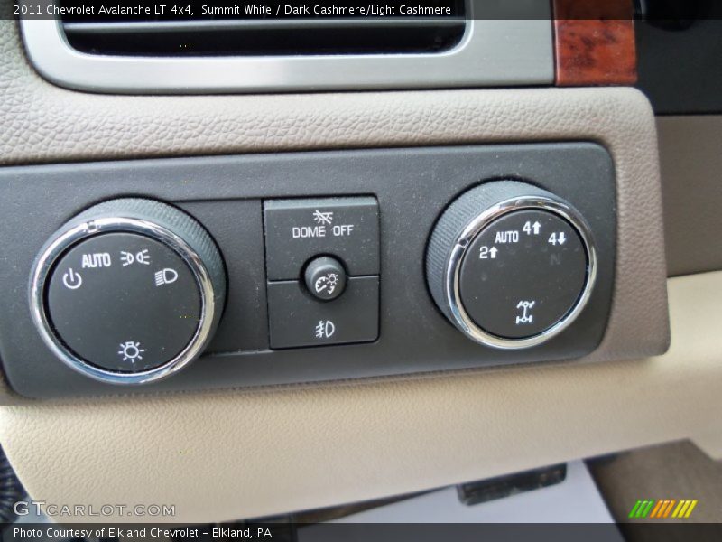 Summit White / Dark Cashmere/Light Cashmere 2011 Chevrolet Avalanche LT 4x4