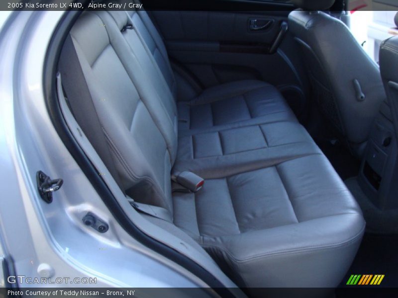 Alpine Gray / Gray 2005 Kia Sorento LX 4WD