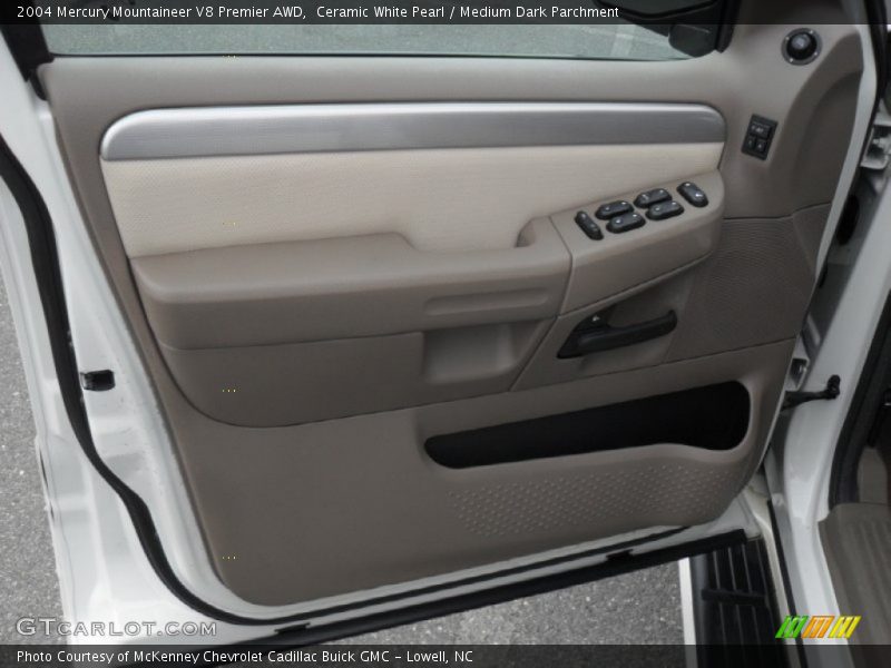 Ceramic White Pearl / Medium Dark Parchment 2004 Mercury Mountaineer V8 Premier AWD