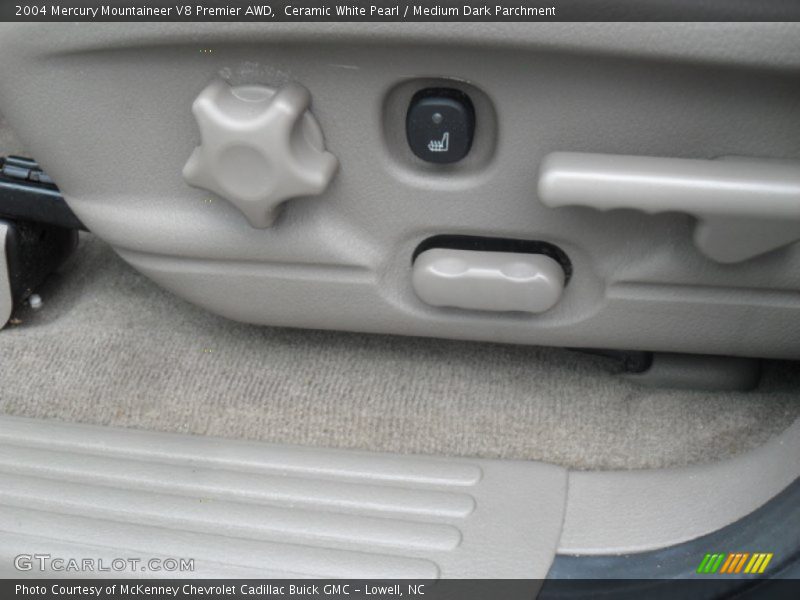 Ceramic White Pearl / Medium Dark Parchment 2004 Mercury Mountaineer V8 Premier AWD