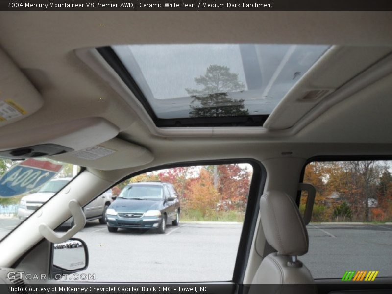 Ceramic White Pearl / Medium Dark Parchment 2004 Mercury Mountaineer V8 Premier AWD