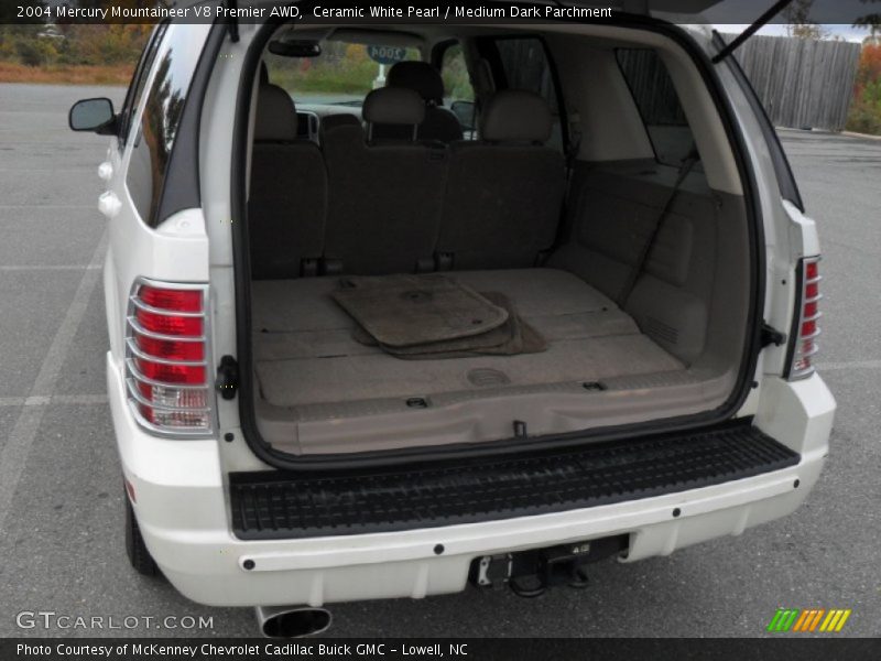 Ceramic White Pearl / Medium Dark Parchment 2004 Mercury Mountaineer V8 Premier AWD