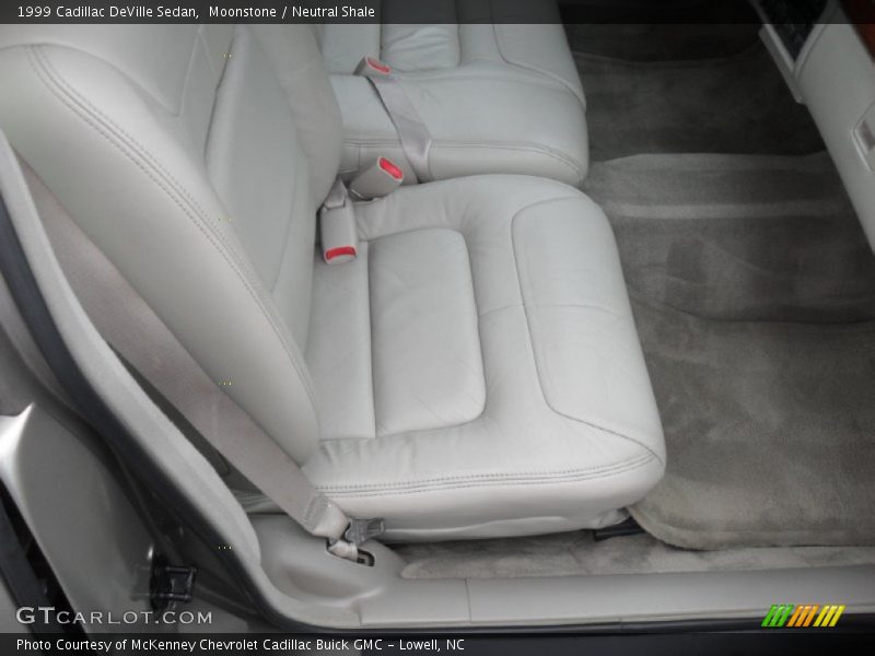 Moonstone / Neutral Shale 1999 Cadillac DeVille Sedan