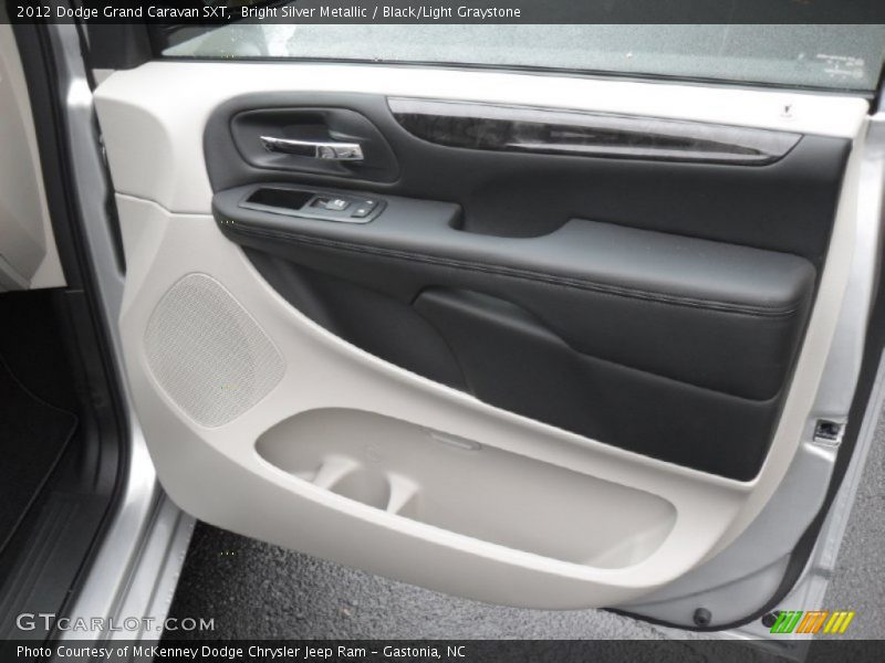 Bright Silver Metallic / Black/Light Graystone 2012 Dodge Grand Caravan SXT